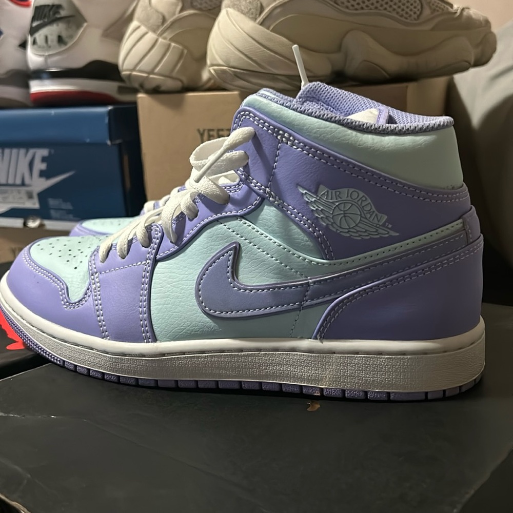 Jordan 1’s Mid Artic Punch / Purple pulse